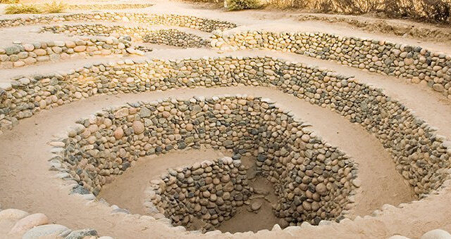 Khám Phá Những Hố Xoắn Ốc Kỳ Lạ Trên Sa Mạc Peru