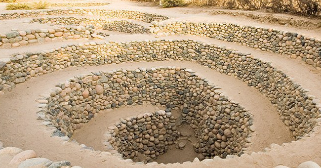 Khám Phá Những Hố Xoắn Ốc Kỳ Lạ Trên Sa Mạc Peru