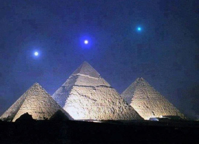 kim-tu-thap-giza-4 Quần thể 3 kim tự tháp Khufu, Khafre và Menkaure.
