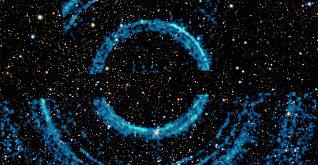 Khám Phá Bức Ảnh Hấp Dẫn Của Hố Đen Kỳ Lạ Từ NASA