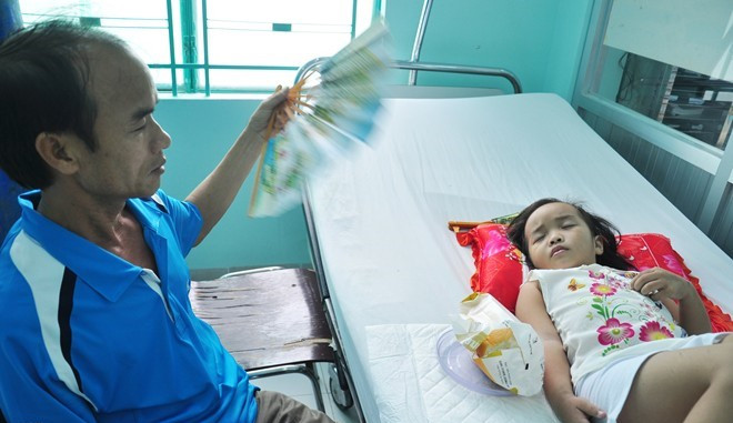 Bệnh nhân điều trị sốt xuất huyết tại Bệnh viện Nhiệt đới
